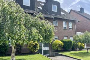 Modernisierte 3-Zimmer-Wohnung mit Balkon, Garage & Einbauküche in MG-Giesenkirchen / Neersbroich