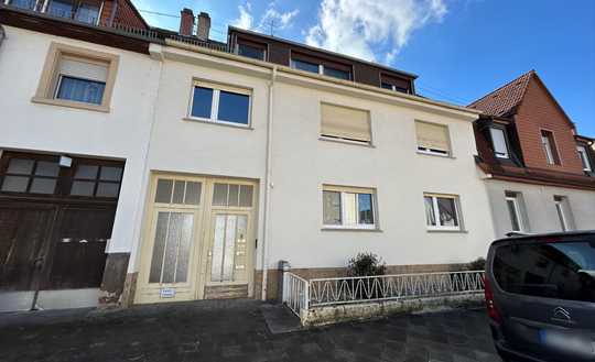 Gut geschnittene 2-Zimmer Wohnung mit Wintergarten