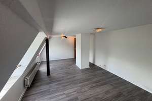 Teilweise renoviert! 2 Zimmer-Dachgeschosswohnung in Vohwinkel – Möbecker Straße 19, 42327 Elberfeld West, Wuppertal – Vorschaubild 2