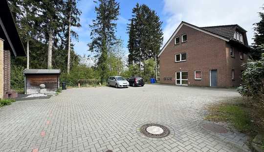 Bild von Zwei massiv gebaute Mehrfamilienhäuser auf einem Grundstück mit Entwicklungspotenzial