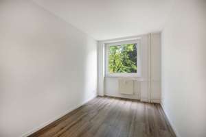 Großzügige, sanierte 3,5-Wohnung mit Loggia in zentraler Lage von Düsseldorf-Oberkassel! – Die vollständige Adresse der Immobilie erhältst du vom Anbieter., 40545 Oberkassel, Düsseldorf – Vorschaubild 10