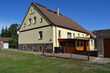 Bauernhaus mit großer Feldsteinscheune