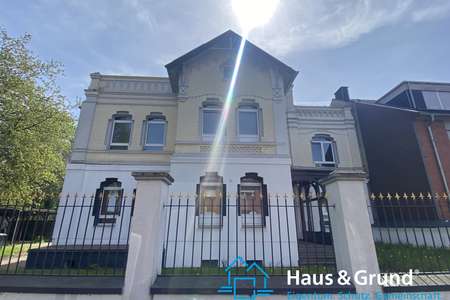 *** charmante 2-Zimmer-Wohnung - in ehem. Vorstadtvilla - kleine Terrasse - Blick ins Grüne ***