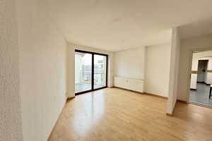 1. Monat kaltmietfrei! Helle 3-Raum-Wohnung mit großem Balkon über den Dächern von Magdeburg! – Klausenerstr. 6/8, 39112 Magdeburg – Vorschaubild 1