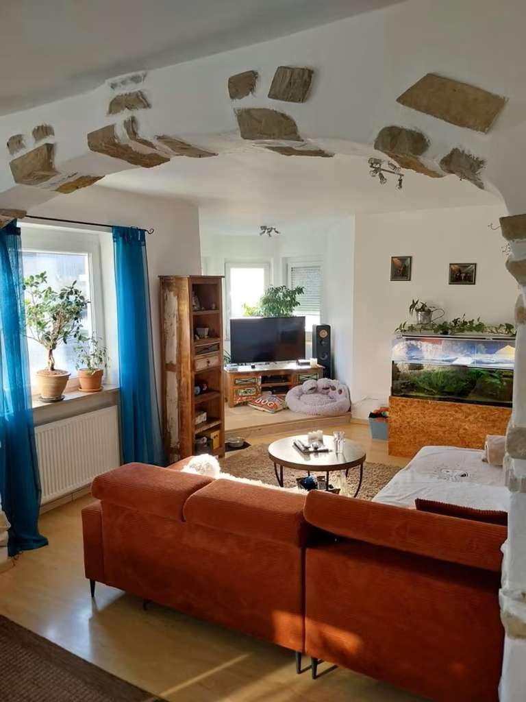 Immobilie in Denkendorf - Familienfreundliches großzügiges Haus mit Garten und Garagenanbau - Bild 4