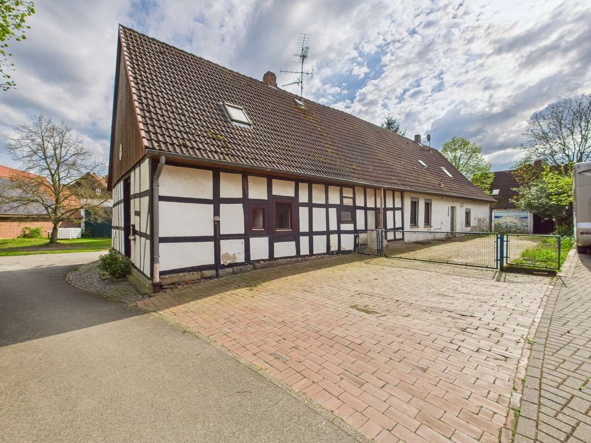 Charmantes Sanierungsobjekt mit Potenzial in ruhiger Lage nahe der Weser, Minden Lübbecke Kreis – Bild 1