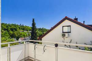 Die Tür geht auf, der Blick hinauf: 4-Zimmer mit Südbalkon und Weitsicht in Feuerbach! – 70469 Feuerbacher Tal, Stuttgart – Vorschaubild 11