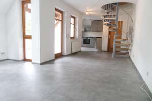 Traumhafte Maisonette-Wohnung mit besten Aussichten, 3,5 Zimmer, neuwertige EBK und Tiefgarage  – Die vollständige Adresse der Immobilie erhältst du vom Anbieter., 79688 Hausen im Wiesental – Vorschaubild 1