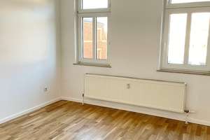 Helle Dachgeschosswohnung in der Fußgängerzone von St. Leonhard