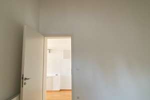 gemütliche DG-Wohnung mit sonniger Loggia und zusätzlichem Balkon – Agathenstraße 25, 81827 Waldtrudering, München – Vorschaubild 11