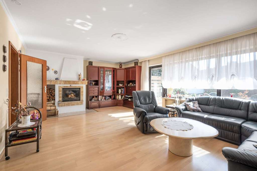 Immobilie in Obertshausen - Leerstehendes Reihenhaus in Obertshausen mit Garten, Keller und Garage - Bild 3