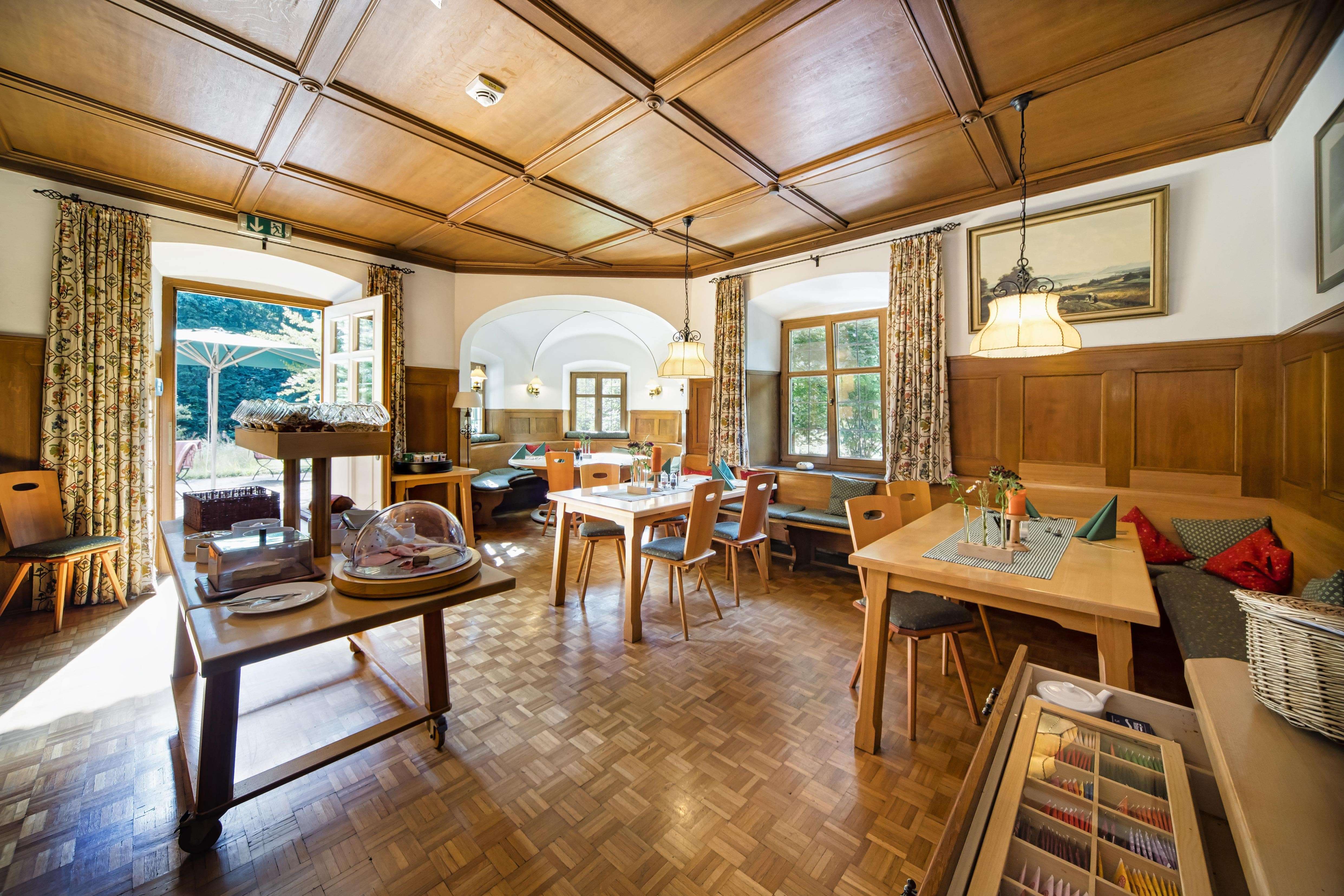 Immobilie in Grainau - Denkmalgeschützte Landhaus-Villa mit Blick auf die Zugspitze - Bild 3