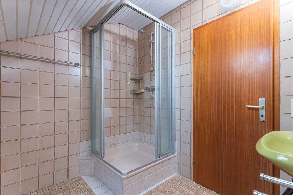 Immobilie in Appenweier - Ein Zuhause für Generationen! Solides Ein- / Zweifamilienhaus mit großer Terrasse - Bild 8