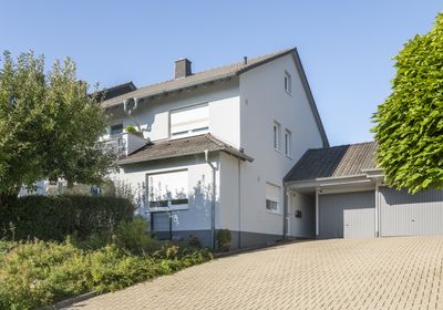 Moderne 4-Zimmer- EG Wohnung mit Terrasse und Garten in ruhiger Lage von Körle