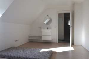 Nur für Studierende, 2-Zimmer DG-Wohnung  in PH-Nähe, für 2-er WG – Freiburg im Breisgau – Vorschaubild 2