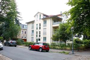 Lichtdurchflutete 3 Zimmerwohnung mit großem Balkon in gehobener Wohnlage in Striesen