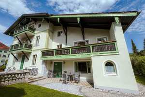 Herrschaftliches und top saniertes Stilanwesen (MFH-Villa) in zentraler Partenkirchner Lage – Garmisch-Partenkirchen (Kreis) – Vorschaubild 1