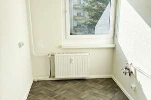 Abendsonne auf dem Balkon: sonnige 3-Zi.-Whg. in ruhiger Seitenstraße – Feuerbachstraße 6a, 1219 Leubnitz-Neuostra, Dresden – Vorschaubild 7