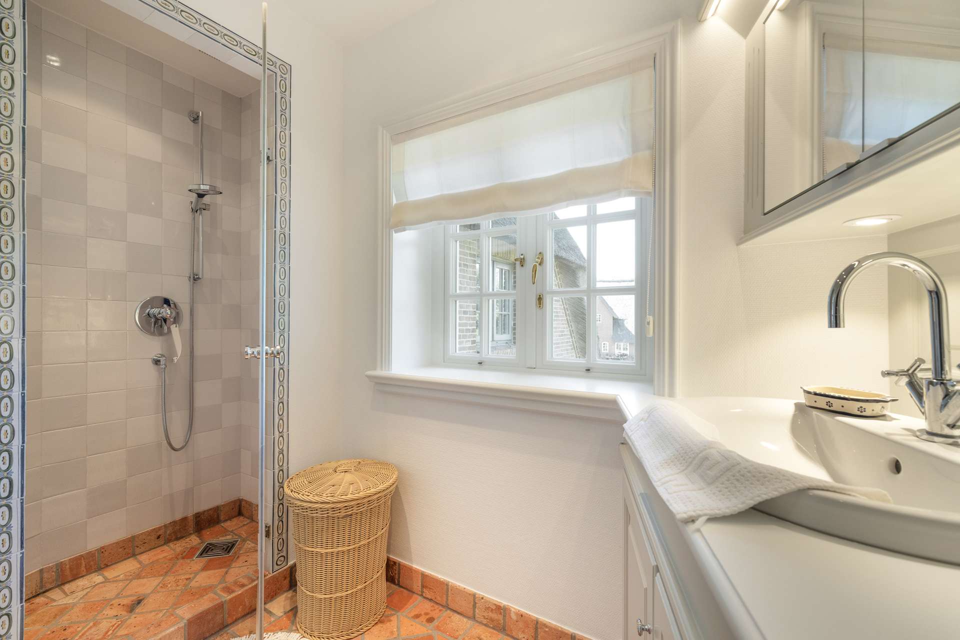 Immobilie in Kampen (Sylt) - Großzügige Doppelhaushälfte unter Reet mit Einzelhauscharakter in Kampen - Bild 7