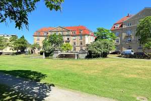 Langfristig investieren im Musikerviertel: 4-Zimmer-Dachgeschosswohnung mit Gestaltungsmöglichkeiten – Die vollständige Adresse der Immobilie erhältst du vom Anbieter., 76133 Weststadt, Karlsruhe – Vorschaubild 2