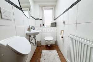 Schöne Doppelhaushälfte mit Einliegerwohnung, 4-Stellplatz-Garage und 859 m² Grundstück – Die vollständige Adresse der Immobilie erhältst du vom Anbieter., 95032 Innenstadt, Hof – Vorschaubild 8