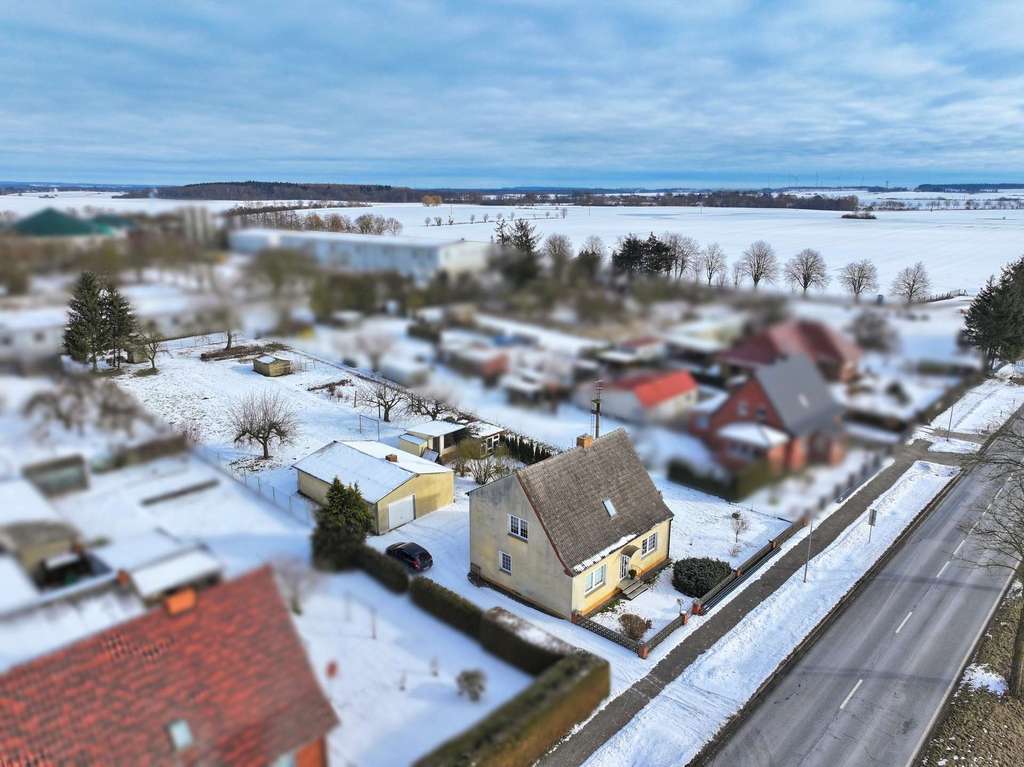 Immobilie in Rosenow - Gut konzipiertes Einfamilienhaus mit großem Grundstück und attraktivem Nebengelass - Bild 2