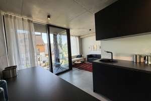 Traumhafte möblierte  2 Zi-Neubau-Whg am Park, Nähe U2/S7/Bus,  1. OG, Loggia, 1.575 €, v. privat! 