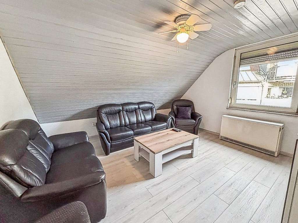 Immobilie in Bottrop - Investieren mit Perspektive: Ca. 67 m² Dachgeschosswohnung mit Garage in gefragter Lage von Bottrop - Bild 2