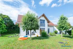 Gehobenes Einfamilienhaus mit Doppelgarage: Vielseitige Nutzung in ruhiger Lage VB! – Die vollständige Adresse der Immobilie erhältst du vom Anbieter., 84069 Schierling – Vorschaubild 1