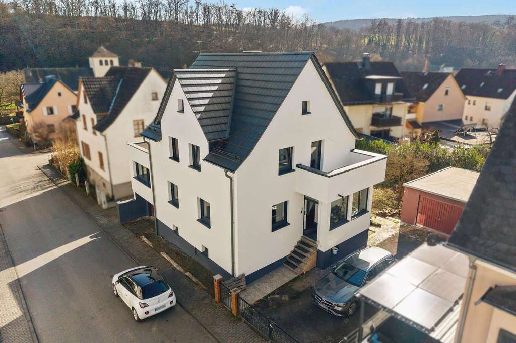 Immobilie in Villmar - Einziehen und Wohlfühlen - sehr schönes und saniertes EFH mit Garten!! - Bild 0