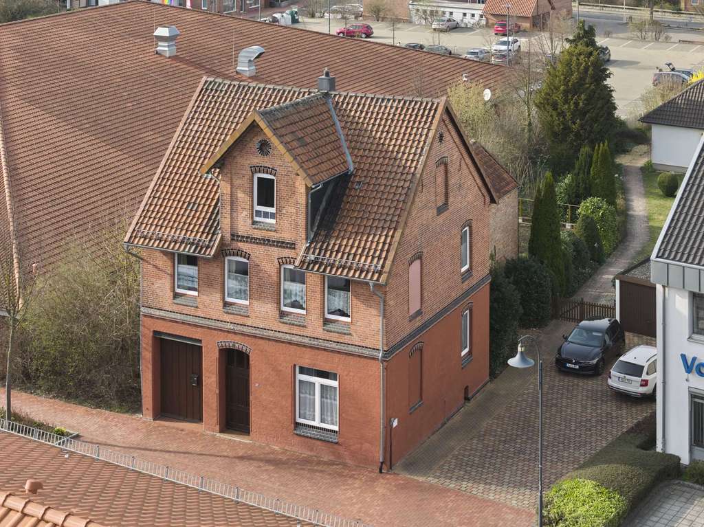 Immobilie in Algermissen - Großes freistehendes Einfamilienhaus zentral in Algermissen! - Bild 0