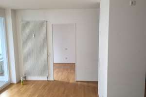 Gepflegte Wohnung mit zwei Zimmern sowie Balkon und EBK in Ulm