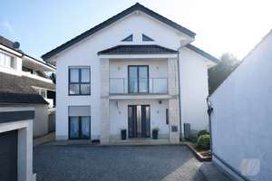 „Exklusive Design-Villa mit Einliegerwohnung und traumhaftem Waldgrundstück in Solingen-Aufderhöhe“ – Die vollständige Adresse der Immobilie erhältst du vom Anbieter., 42699 Ohligs/Aufderhöhe/Merscheid, Solingen – Vorschaubild 1