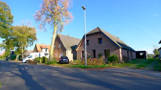 https://pictures.immobilienscout24.de/listings/a4e858c4-aea4-4982-8cf2-dd1e07f5ac9b-1858318661.jpg/ORIG/resize/540x540%3E/format/webp/quality/73