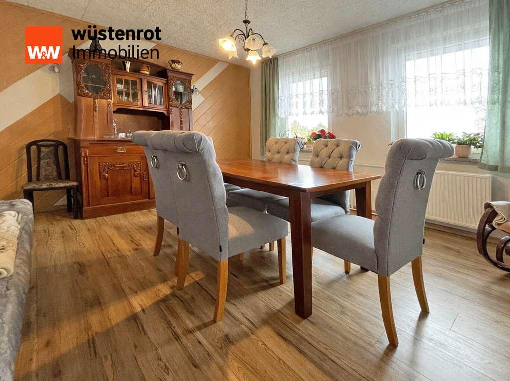 Immobilie in Anklam - VIEL PLATZ FÜR MENSCH UND TIER: WOHNEN AUF EINER EBENE MIT NEUER HEIZUNG + EINBAUKÜCHE + ZWEI BÄDER - Bild 3