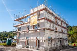::::Familienfreundliche Neubau-DHH mit 6,5 Zimmern und zwei Terrassen:::: – Die vollständige Adresse der Immobilie erhältst du vom Anbieter., 71384 Weinstadt – Vorschaubild 1
