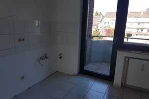 Im Herzen von Rheydt! Gemütliche Citywohnung mit gelungener Raumaufteilung! Balkon vorhanden! – Hauptstr. 179, 41236 Mönchengladbach – Vorschaubild 2