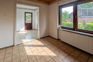 In ruhiger Wohnlage von Sterup erwartet Sie dieses solide Einfamilienhaus mit Garage – Schleswig-Flensburg (Kreis) – Vorschaubild 13