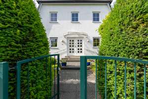 Repräsentative Landhausvilla mit Vollkeller und idyllischem Südgarten in sehr guter Wohnlage – Die vollständige Adresse der Immobilie erhältst du vom Anbieter., 14612 Falkensee – Vorschaubild 2