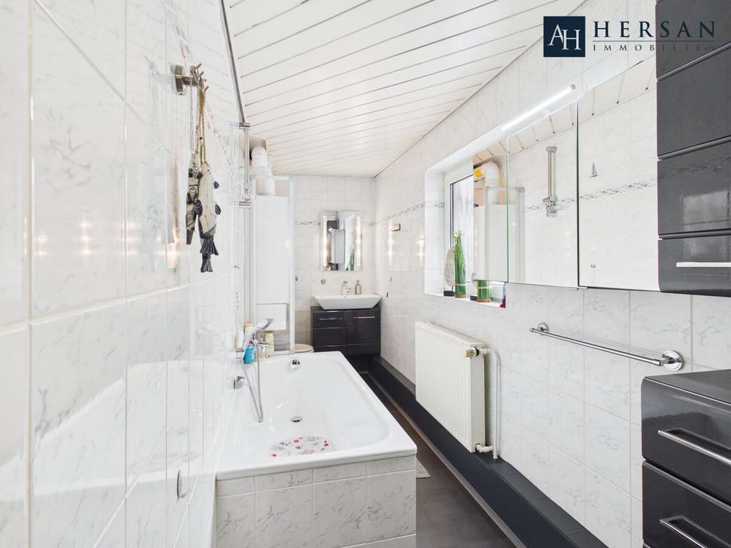 Immobilie in Übach-Palenberg - Top gepflegtes Einfamilienhaus mit fünf Zimmern und idyllischem Garten - Übach-Palenberg! - Bild 4