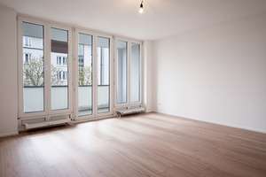 Wunderschöne zwei Zimmer Wohnung mit Balkon und TG Stellplatz