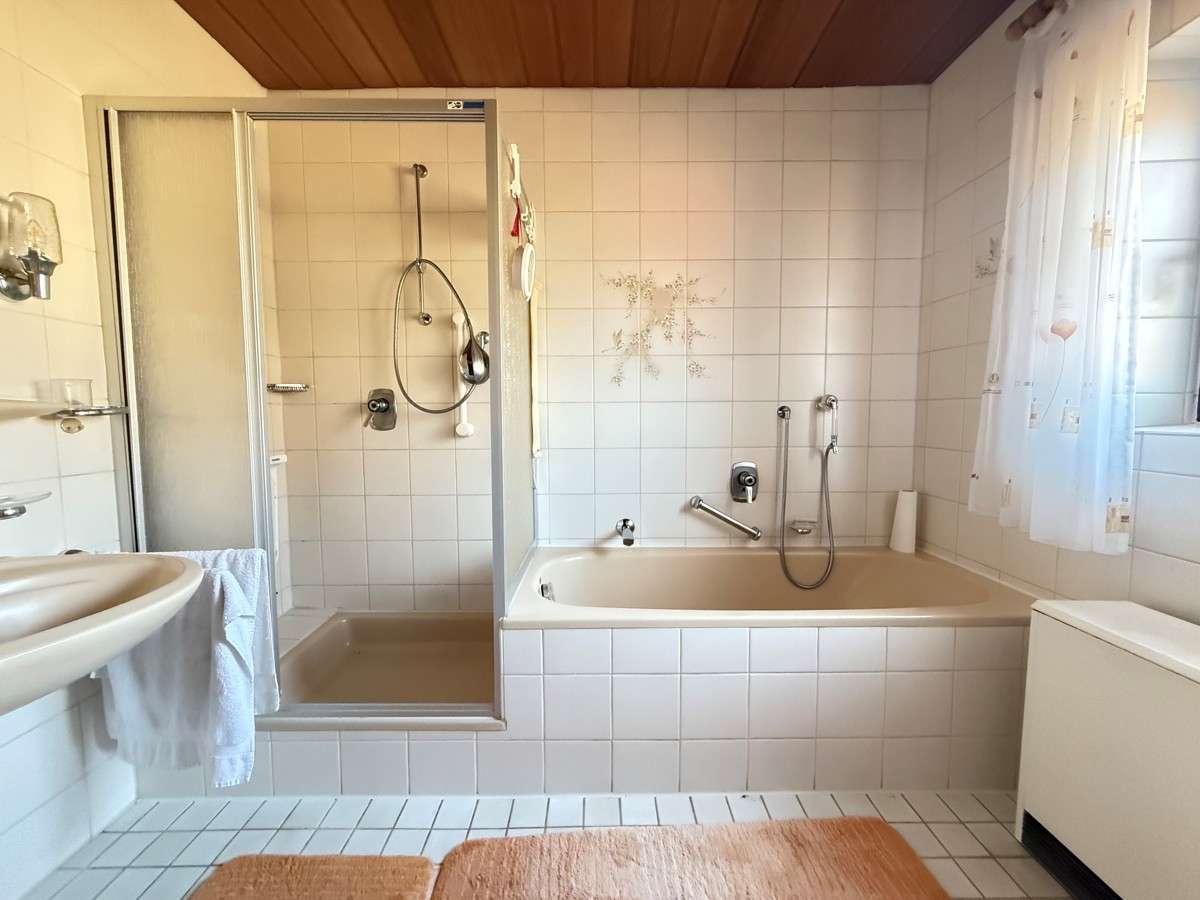 Immobilie in Illertissen - *** 1-2 Familienhaus auf herrlichem Grundstück *** - Bild 3