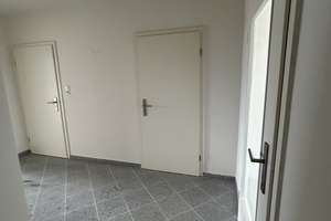 Bezugsfreie, helle 3-Zimmer-Wohnung mit zwei Balkonen – nur 100 m vom Hanauer Marktplatz entfernt – Römerstraße 7, 63450 Innenstadt, Hanau – Vorschaubild 2