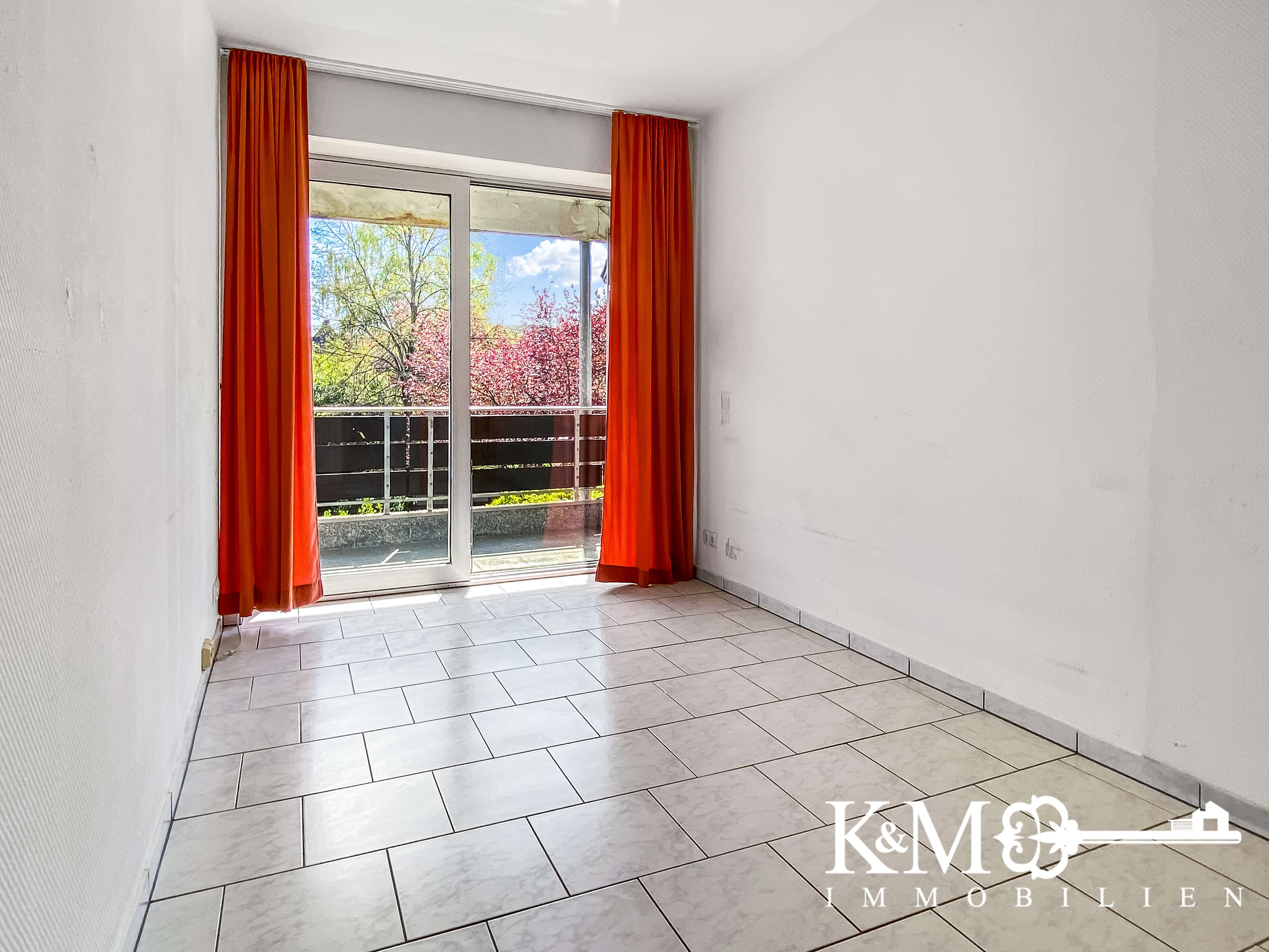 Großer Balkon, Stellplatz, Schwimmbad: attraktive Eigentumswohnung in Unkel, Neuwied Kreis – Bild 4