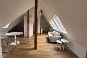 Möblierte, helle Dachgeschosswohnung nach Sanierung