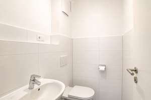 Freie 3-Zimmer-Maisonette | Galerie | Süd-Loggia  | Parkett | Fußbodenhzg. | Lift | KfW 40 A+ – Die vollständige Adresse der Immobilie erhältst du vom Anbieter., 81549 Südgiesing, München – Vorschaubild 6