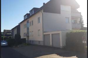 Stilvolle, helle, modernisierte 4-Zimmer-Wohnung mit Balkon in Leverkusen 