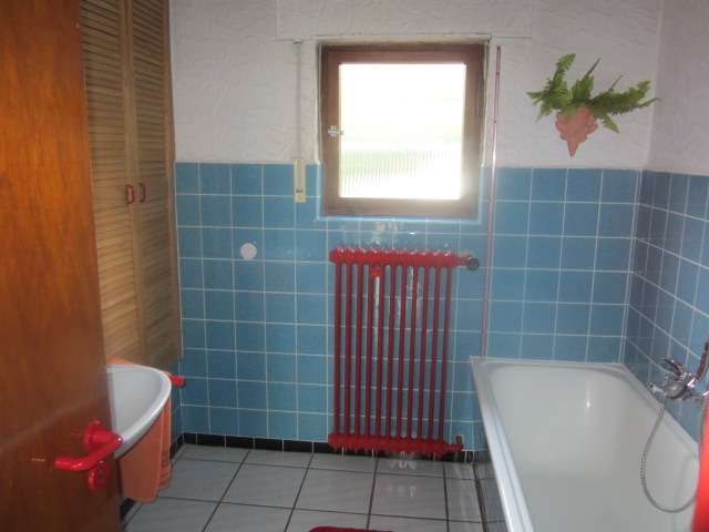 Immobilie in Hohen-Sülzen - Hohen-Sülzen: Älteres kleines Einfamilienhaus für kleine Familie. Ruhige Lage. Garage, Garten, Pool. - Bild 3
