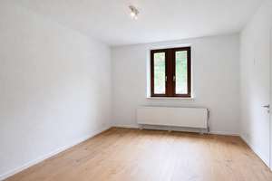 renovierte 4-Zimmer-Dachgeschosswohnung mit neuer Einbauküche – Ehranger Str. 4, 54293 Ehrang/Quint, Trier – Vorschaubild 3