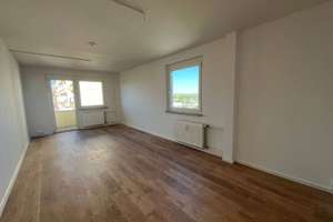 Geräumige Familienwohnung mit Balkon und besten Ausblick | EBK auf anfrage dazu – Moseler Straße 8, 8058 Pölbitz, Zwickau – Vorschaubild 3